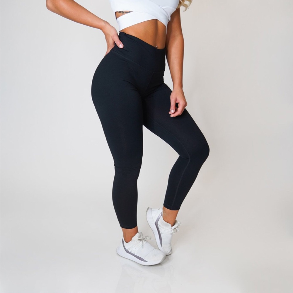 Black booty scrunch nvgtn leggings SOLDDD
